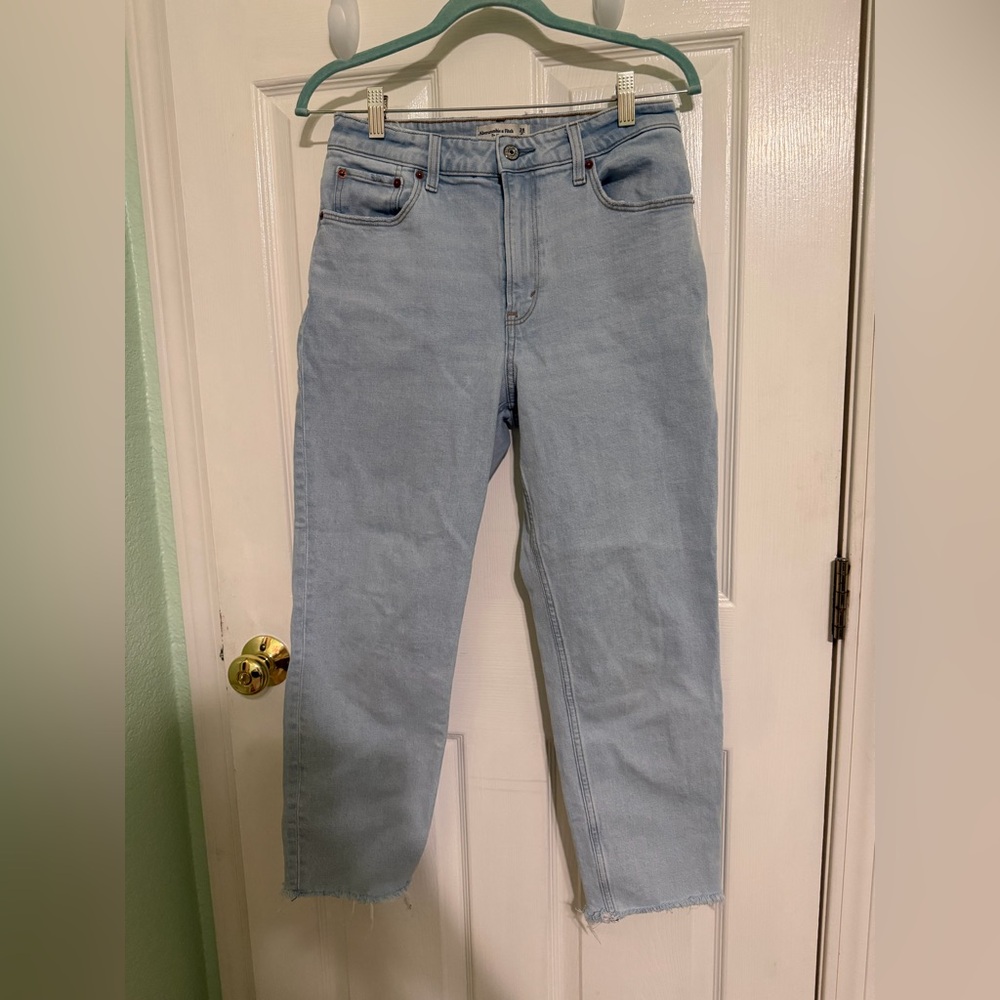 Abercrombie & Fitch Straight-Leg Light Blue Jeans High Rise Mom Fit Size 28